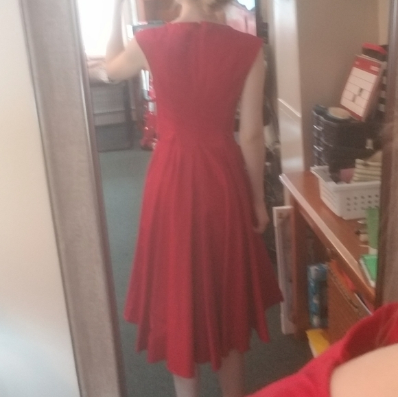 Red dress - Picture 2 of 2